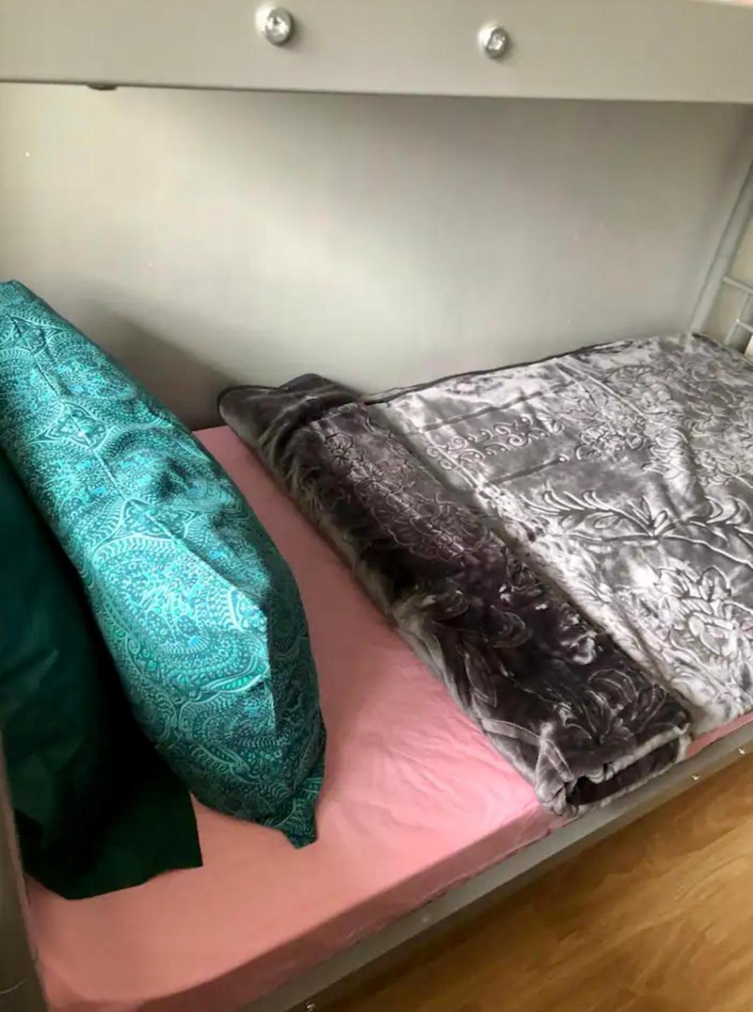 Female-Dortoir Femme -Dorm Shared Room Paris Bobigny Buitenkant foto